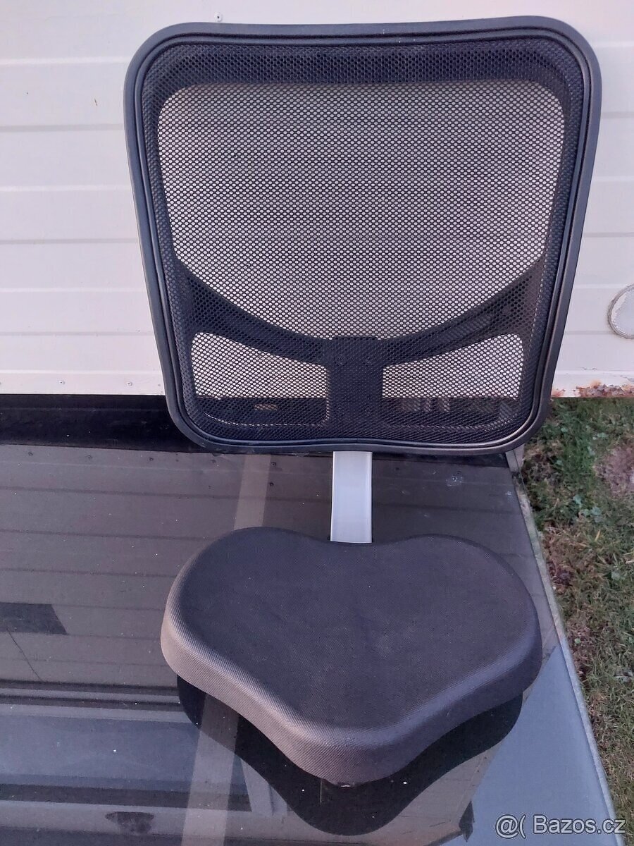 Sedátko s opěradlem