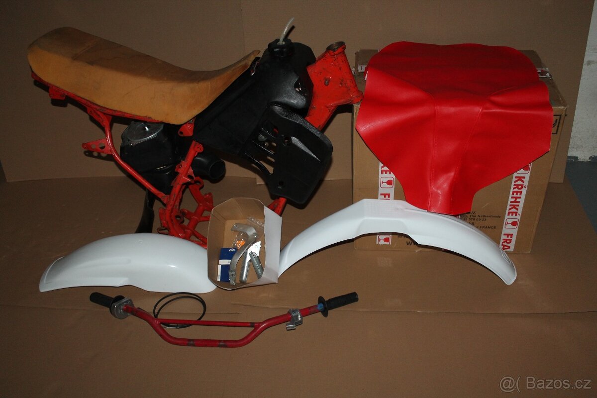 ČZ 125/519 Rám, nádrž , molitan sedla a další díly