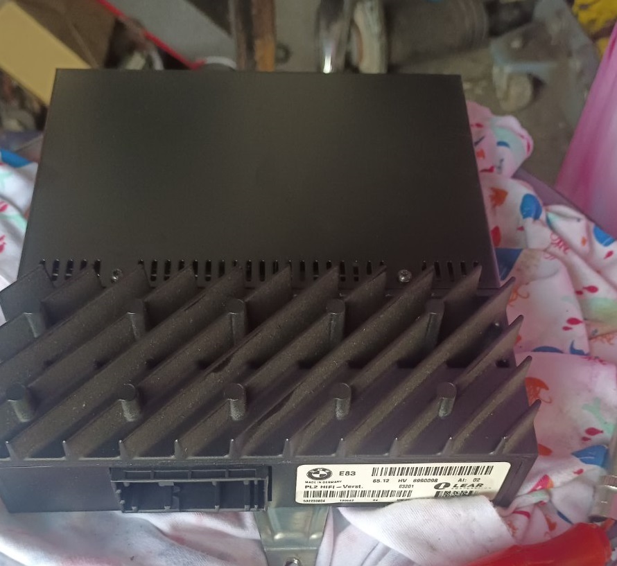 Zesilovač hudby BMW X3 E83