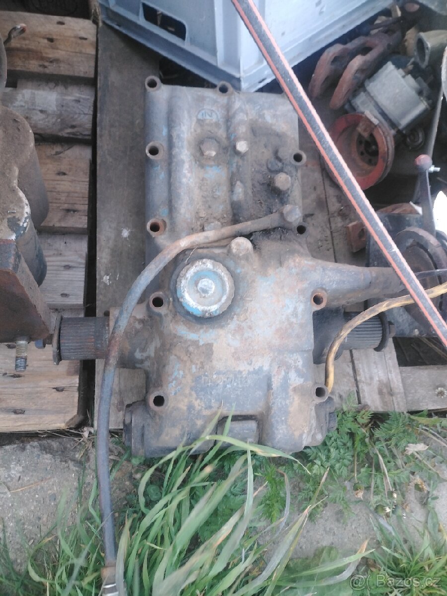 Víko hydrauliky zetor