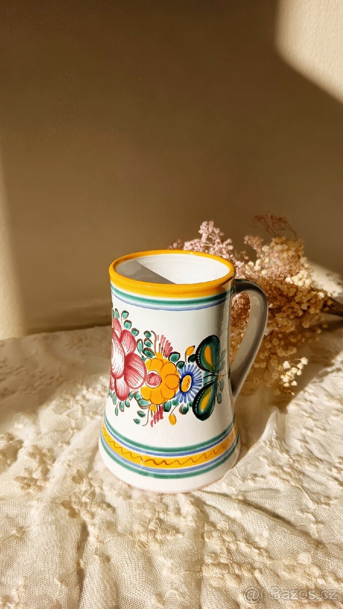 Keramický korbel Tupesy