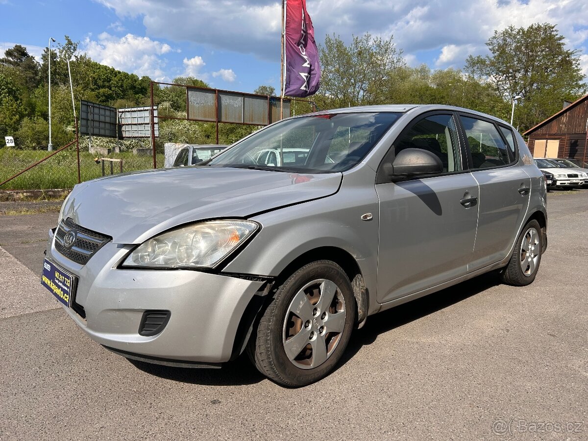 Kia Ceed 1.4 16V, ČR - havarovaný