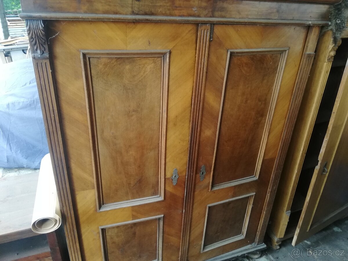 Prodám starou skříň