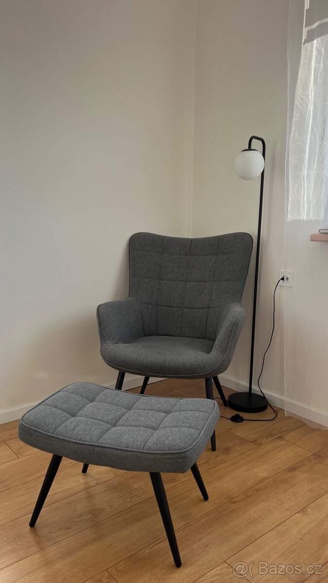 Křeslo s podnožkou