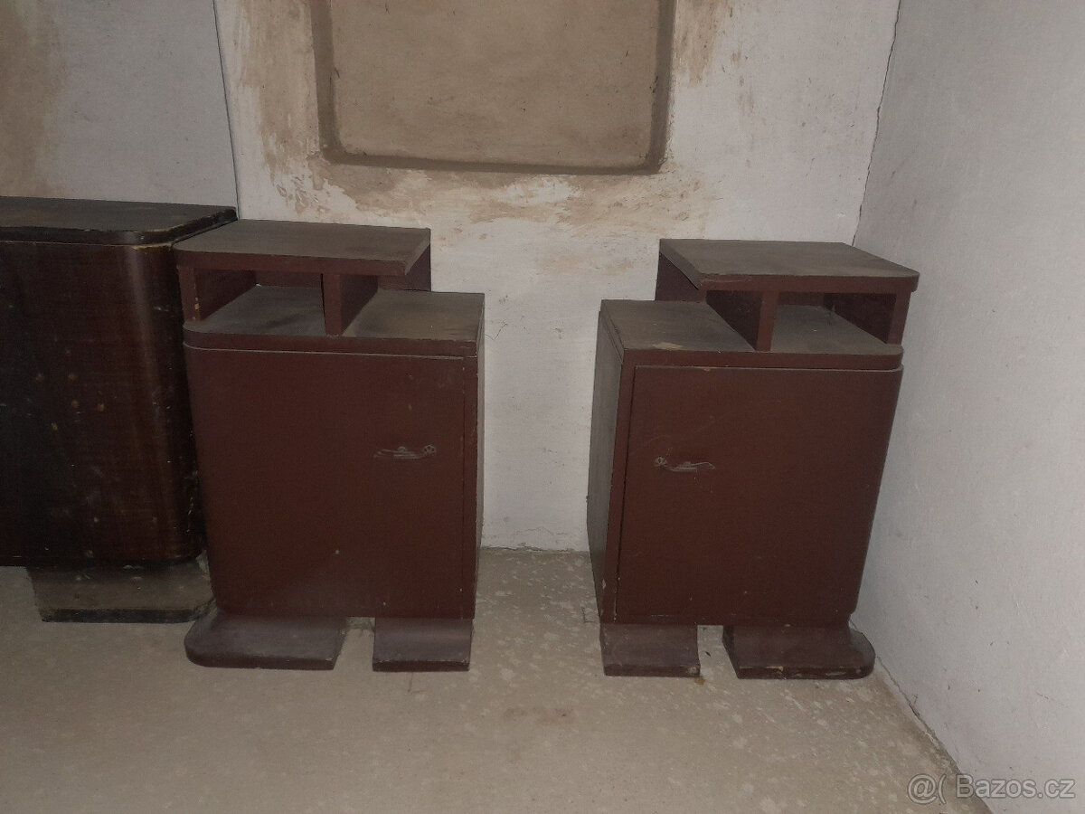 Dva noční stolky