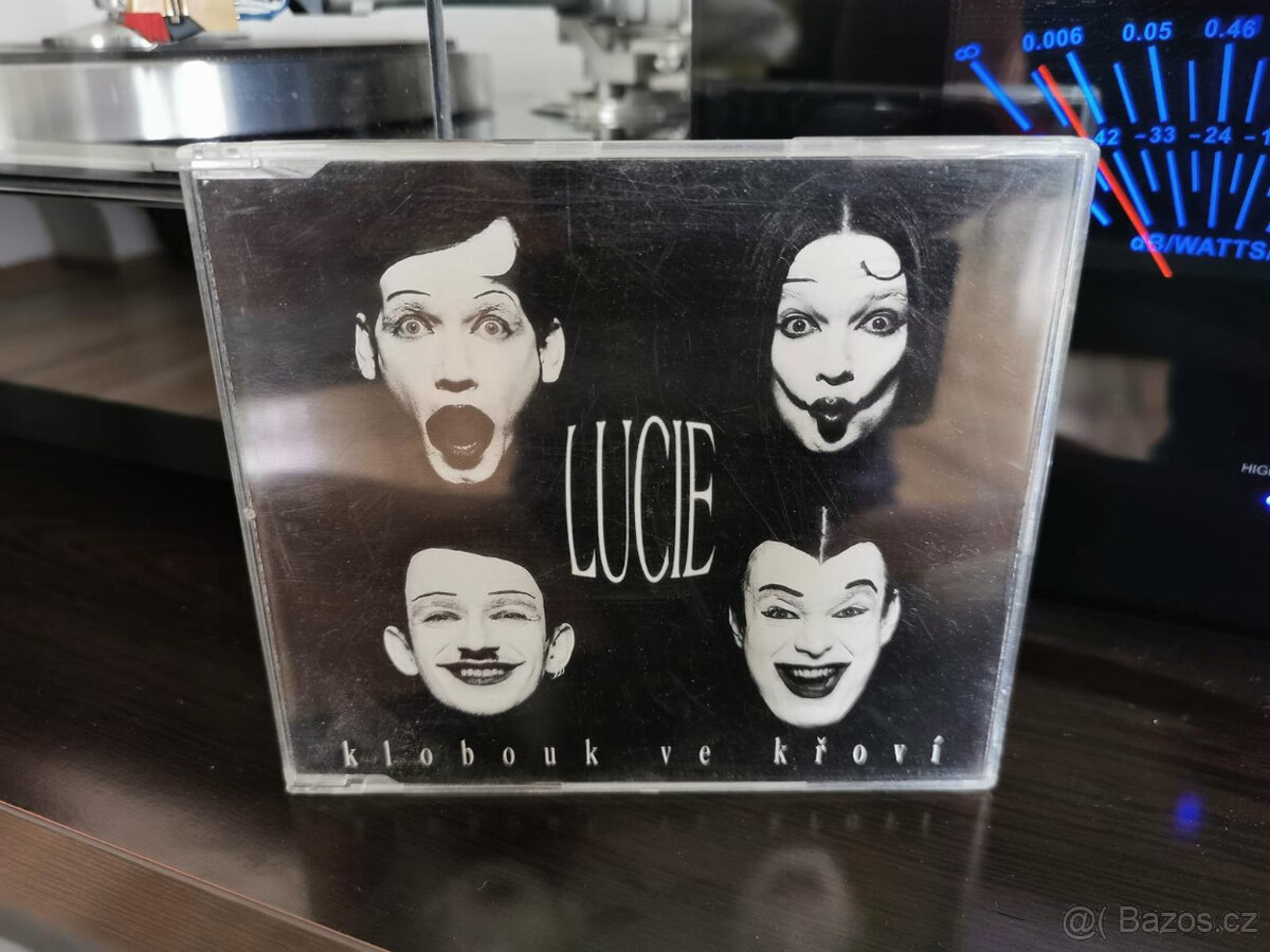 CD Lucie-Klobouk ve křoví