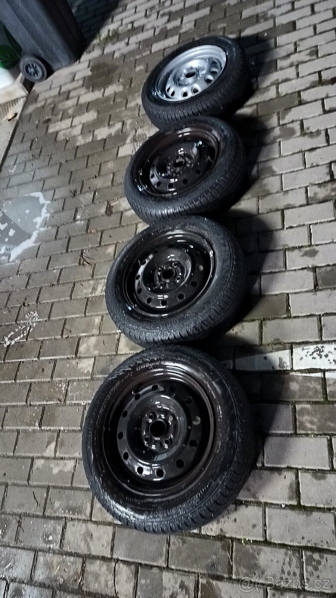 Letní gumy + plechové disky R14 Suzuki Splash