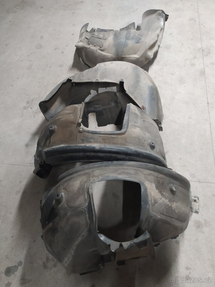 BMW E60/E61 podběhy komplet - 535d 200kw r.v 2005