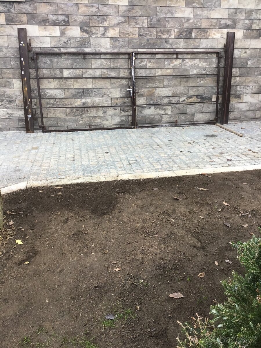 Dvou křídlá vrata