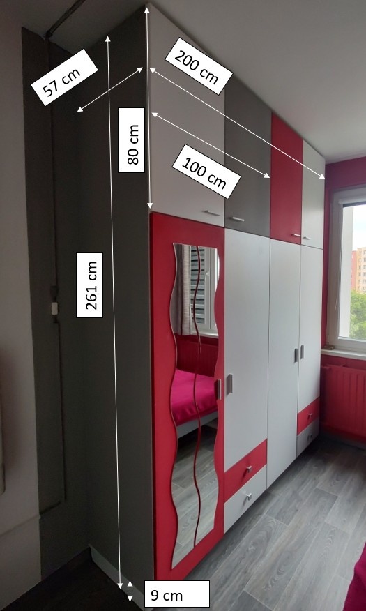 Dvě šatní skříně s nástavci