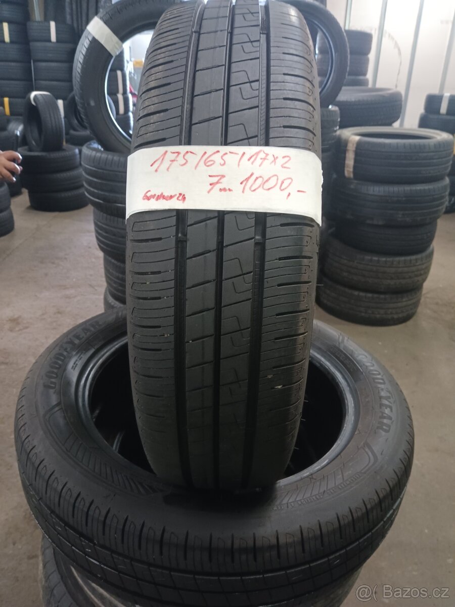 Prodám dva kusy letních pneu 175/65/17.Goodyear.
