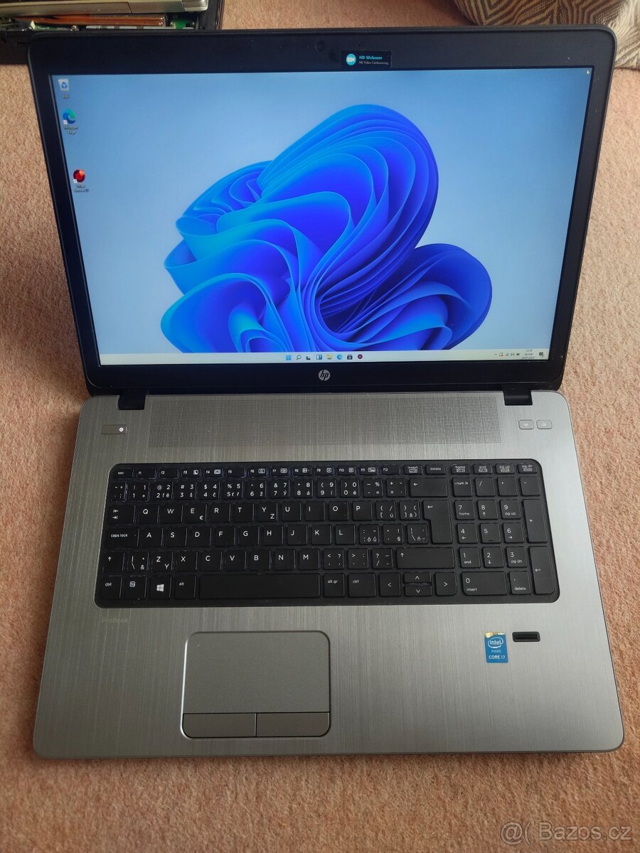 17 palcovy notebook HP 470