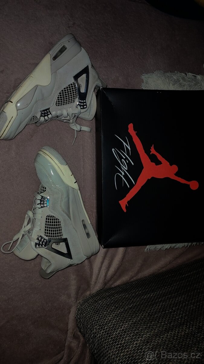 jordan 4-frozen moments