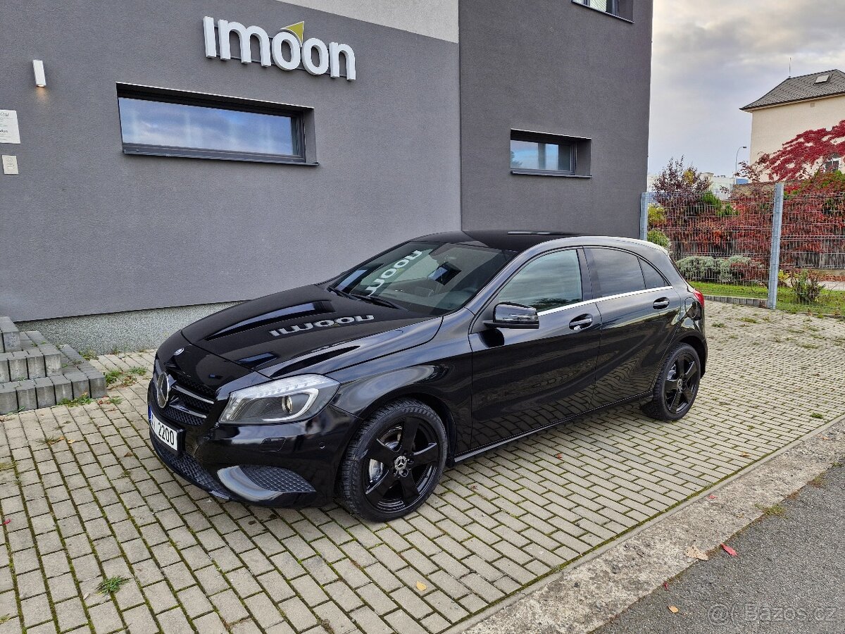 Mercedes W176 A180 90KW 122PS NAVI KŮŽE BIXENONY garážovaný