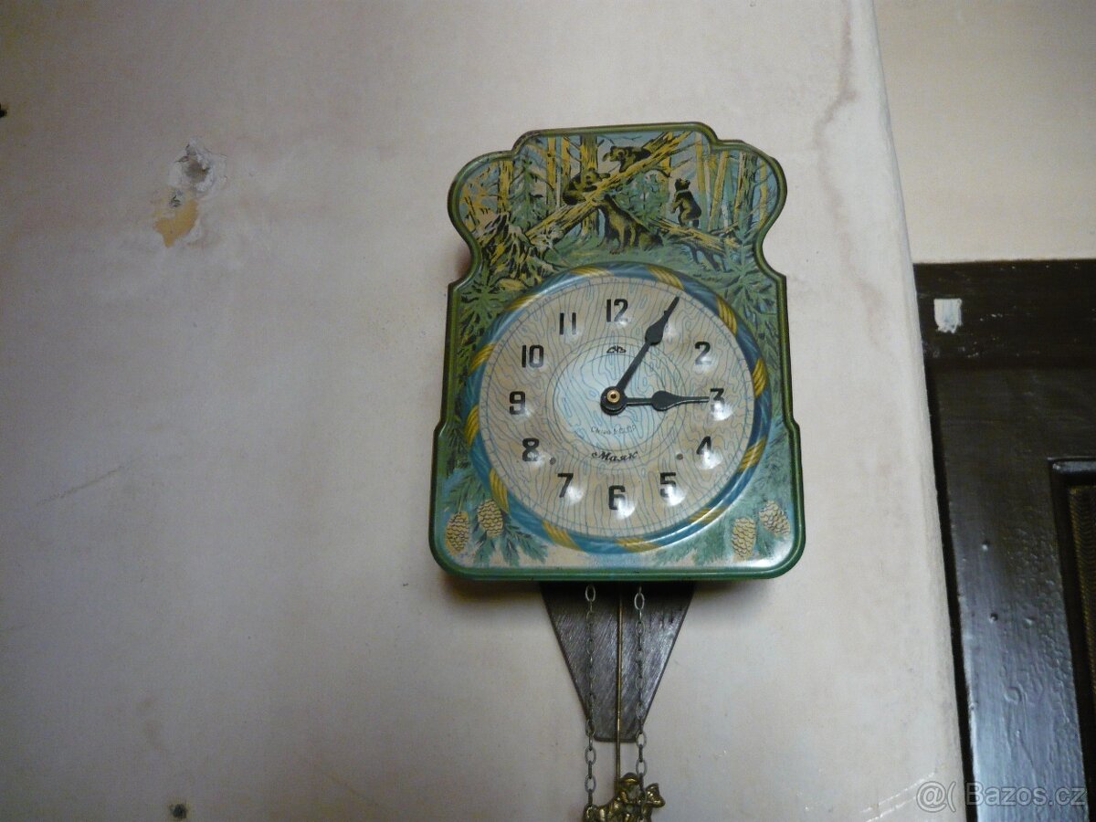 Staré plechové hodiny