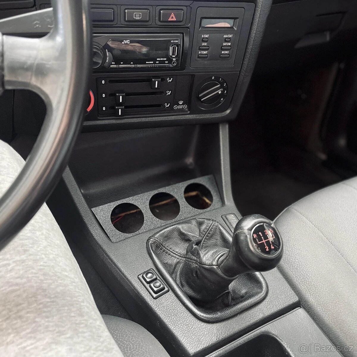 BMW E30 - Držák budíku (Popelník)