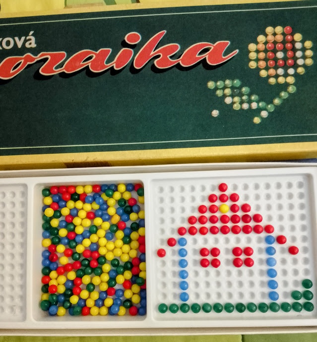 RETRO PERLIČKOVÁ MOZAIKA cca r. 1980 ŽELEZNOBRODSKÉ SKLO