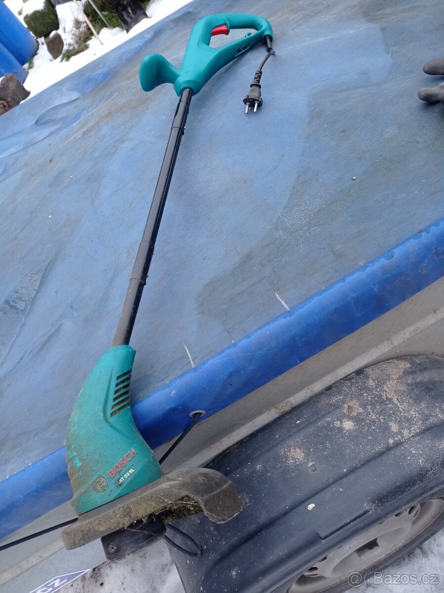 Křovinořez Bosch