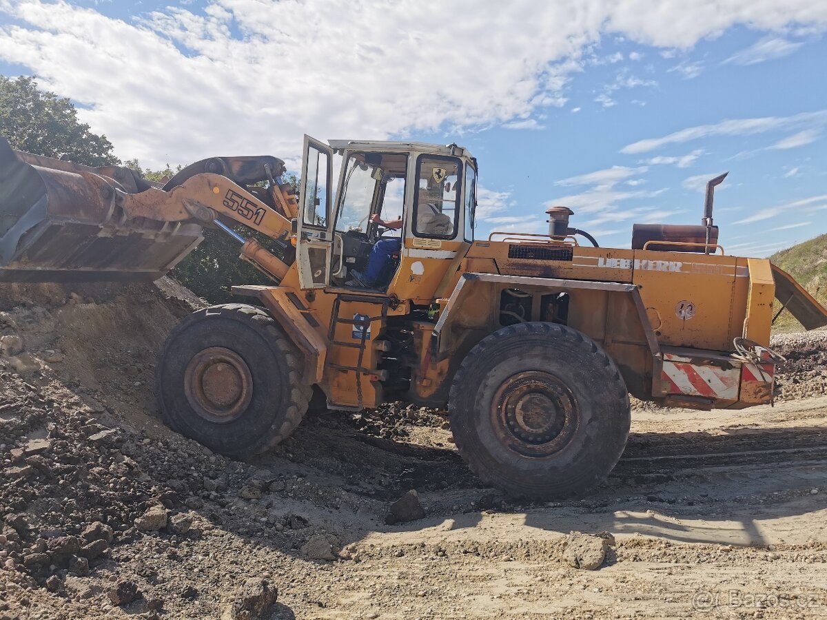 Liebherr L551 kolesový nakladač