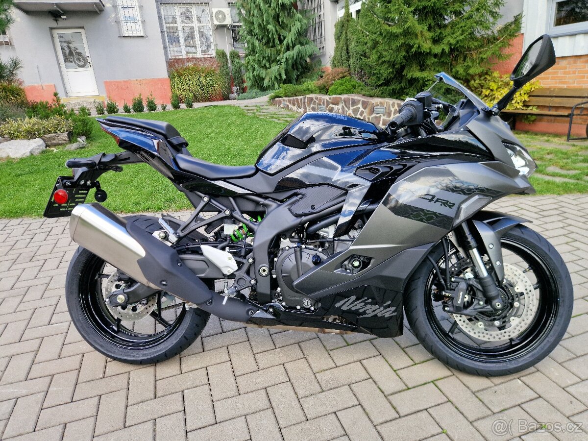 Kawasaki Ninja ZX-4RR Černá model 2026 - Nový Motocykl