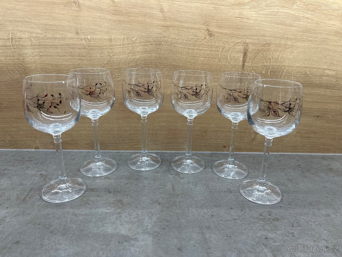 Skleničky na víno