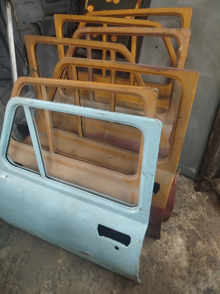 Dveře škoda 100