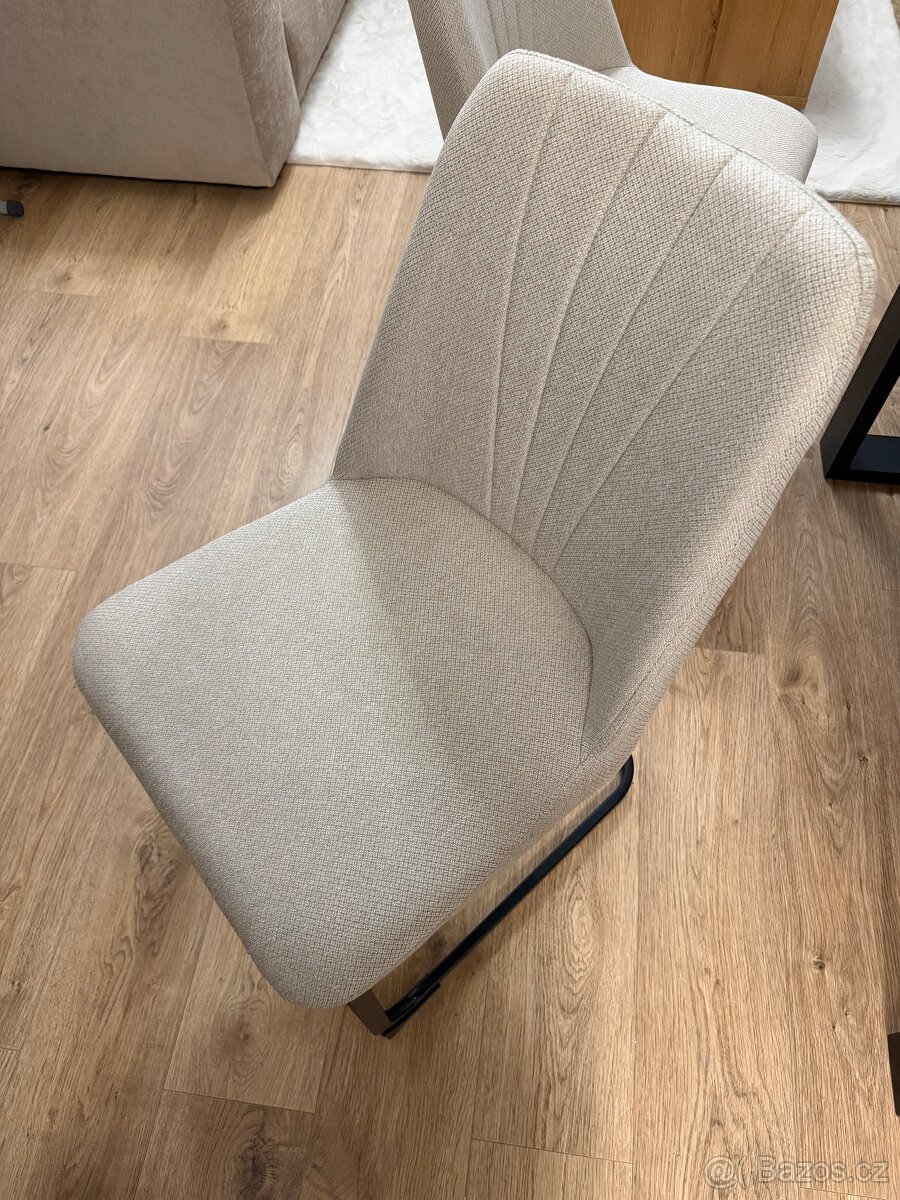 Čalouněné jídelní židle