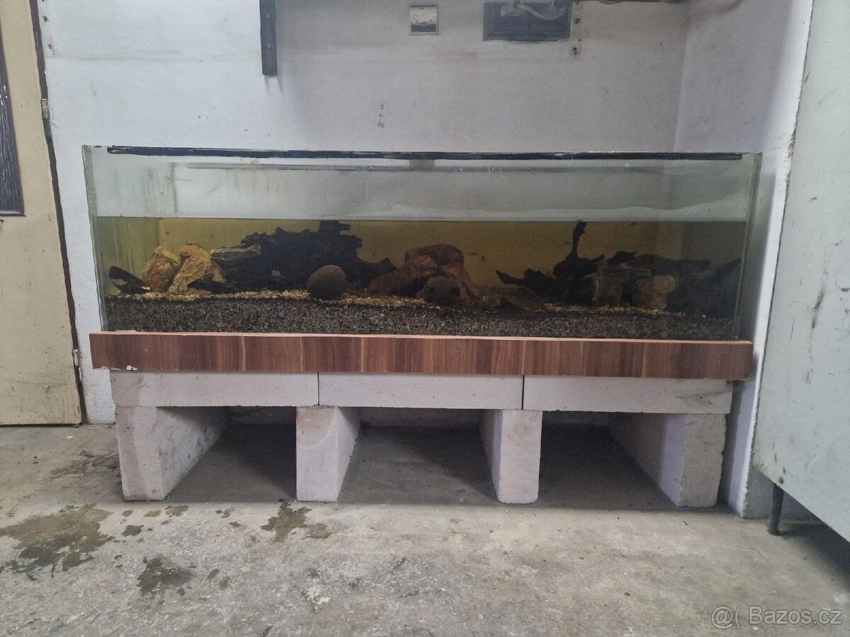Akvárium cca 300l