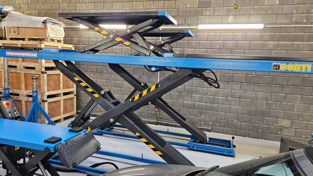 Nůžkový zvedák s přípravou na geometrii, nosnost 5000KG