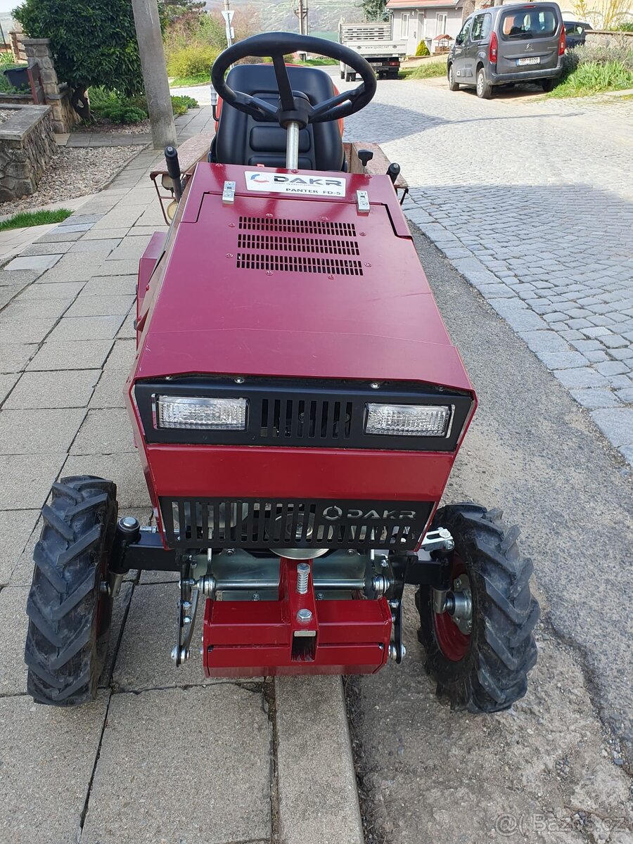 Traktor DAKR Panter FD 5