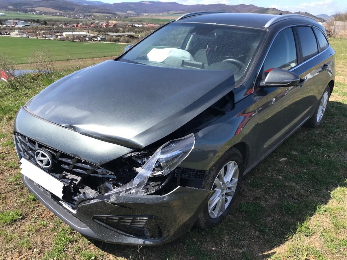 Hyundai i30 kombi 1,5 DPi, POJAZDNÉ, 2022, 23tkm