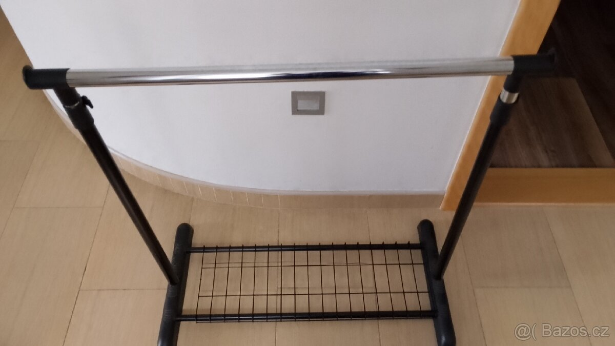 Stojan na oblečení