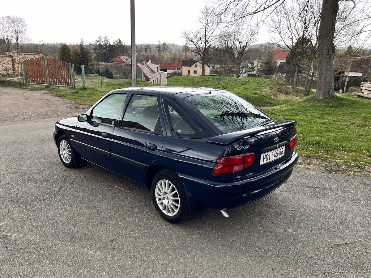 Ford Escort CL 1.4 Benzín 1995 147 000 Km