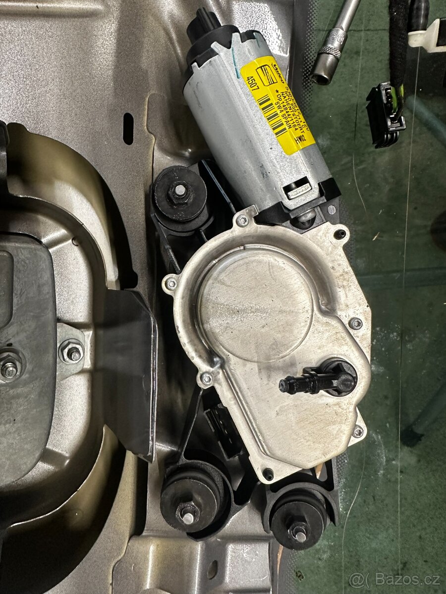 Seat Altea motorek zadního stěrače
