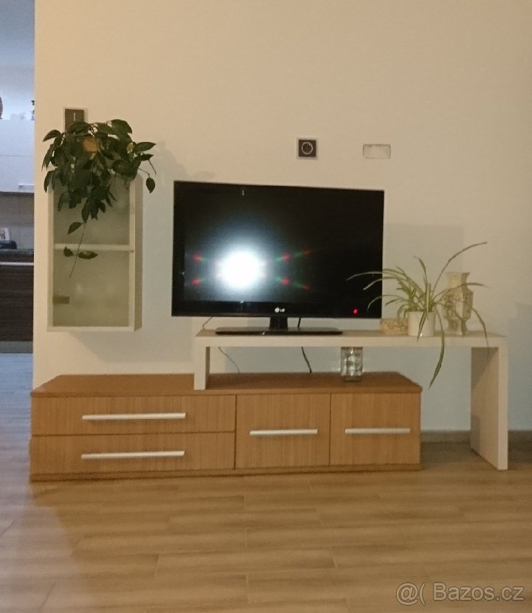 televizni stolek a skrinka
