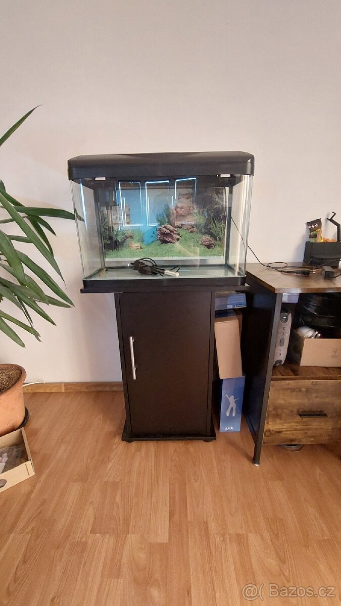 Akvárium se skříňkou 56l