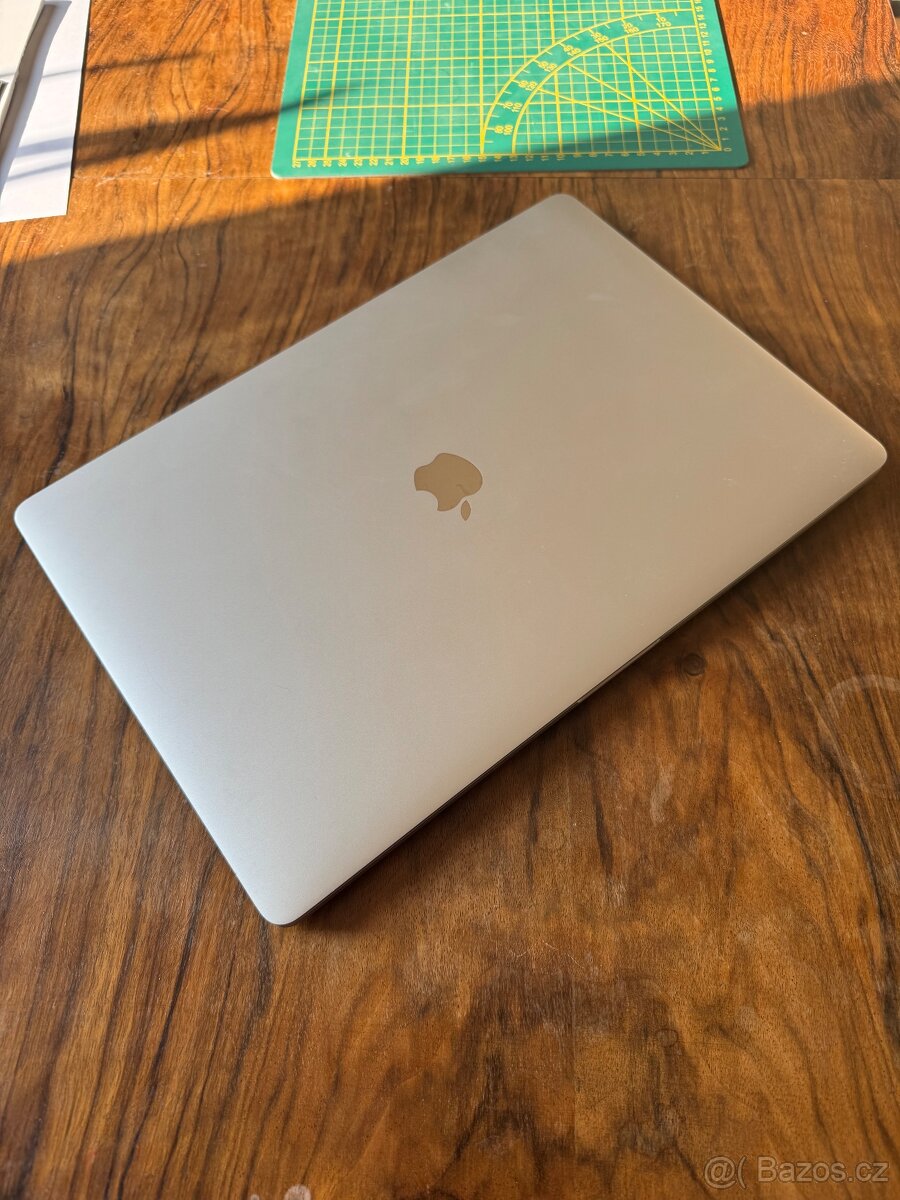 MacBook pro 16 s retina disp. 2019 nepoužívaný