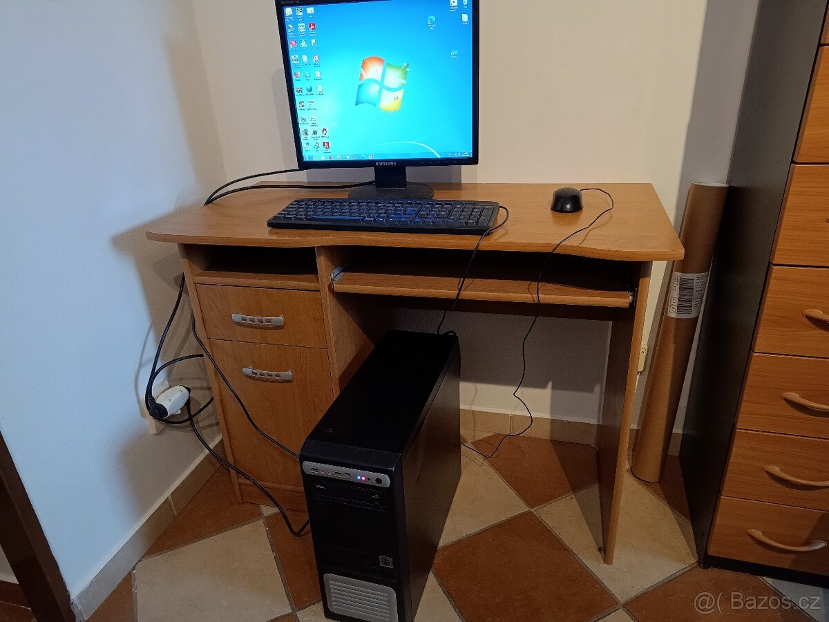2X PC sestava s monitory