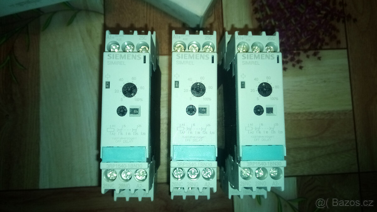 Siemens Relé časové - 2p.0,05s...600s, 200-240VUC - 3 ks