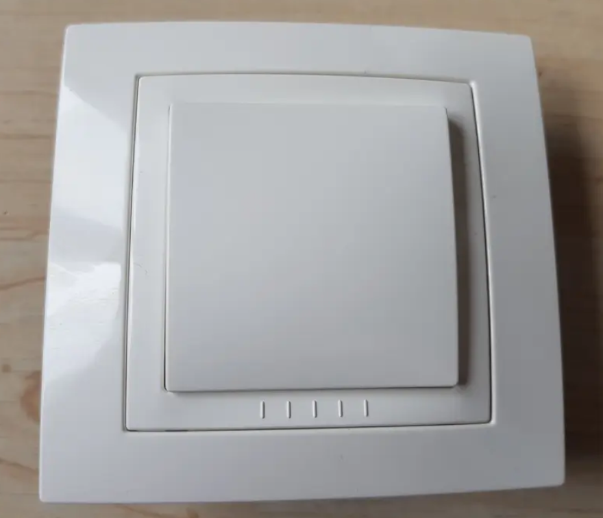 Schneider Electric Unica stará - zásuvky a vypínače NOVÉ