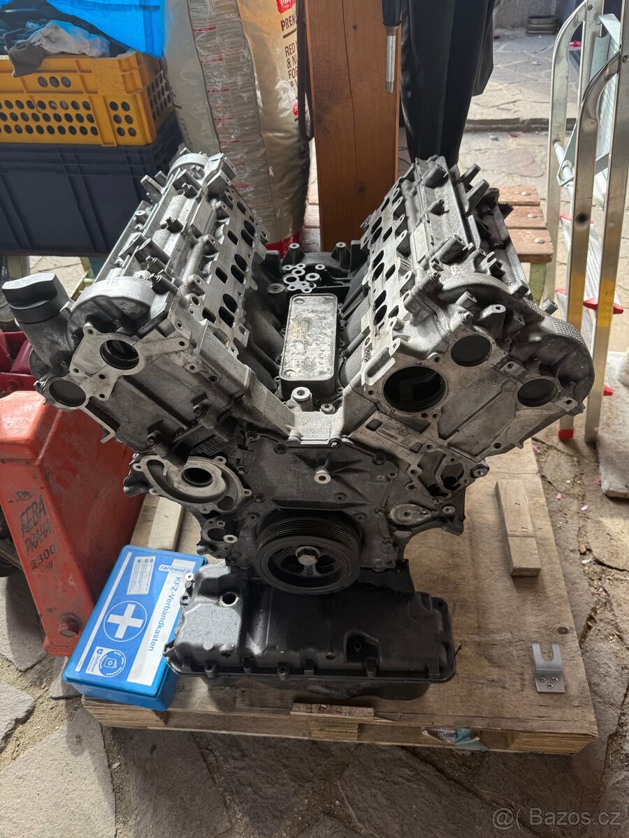 Mercedes benz motor OM642 350 CDI v6 + díly