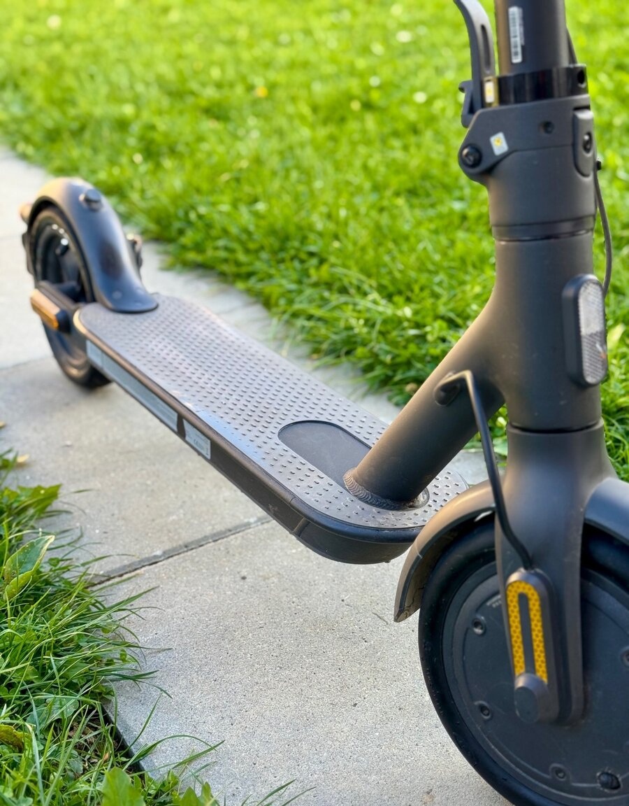 Elektricka kolobezka - Xiaomi Mi Scooter Essential