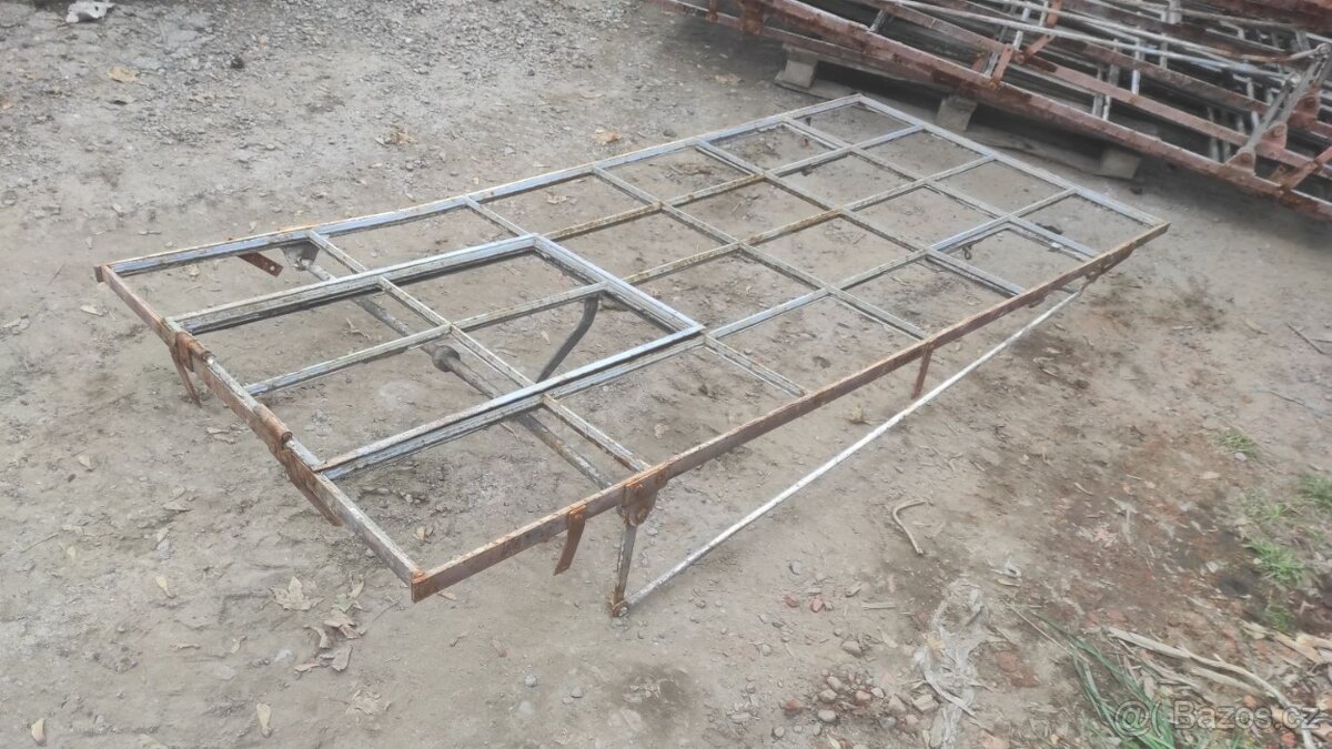 Stará železná okna, 12 ks-100x220cm, fabrické okno