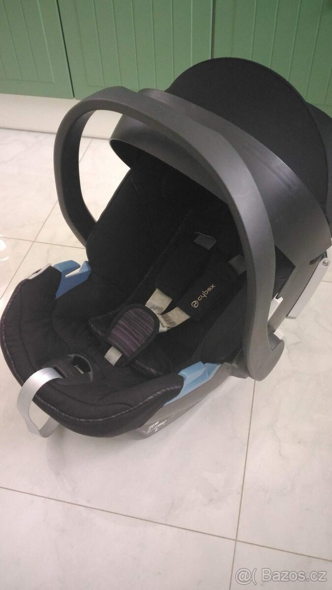 Prodám první sedačku do vozidla - tzv. vajíčko