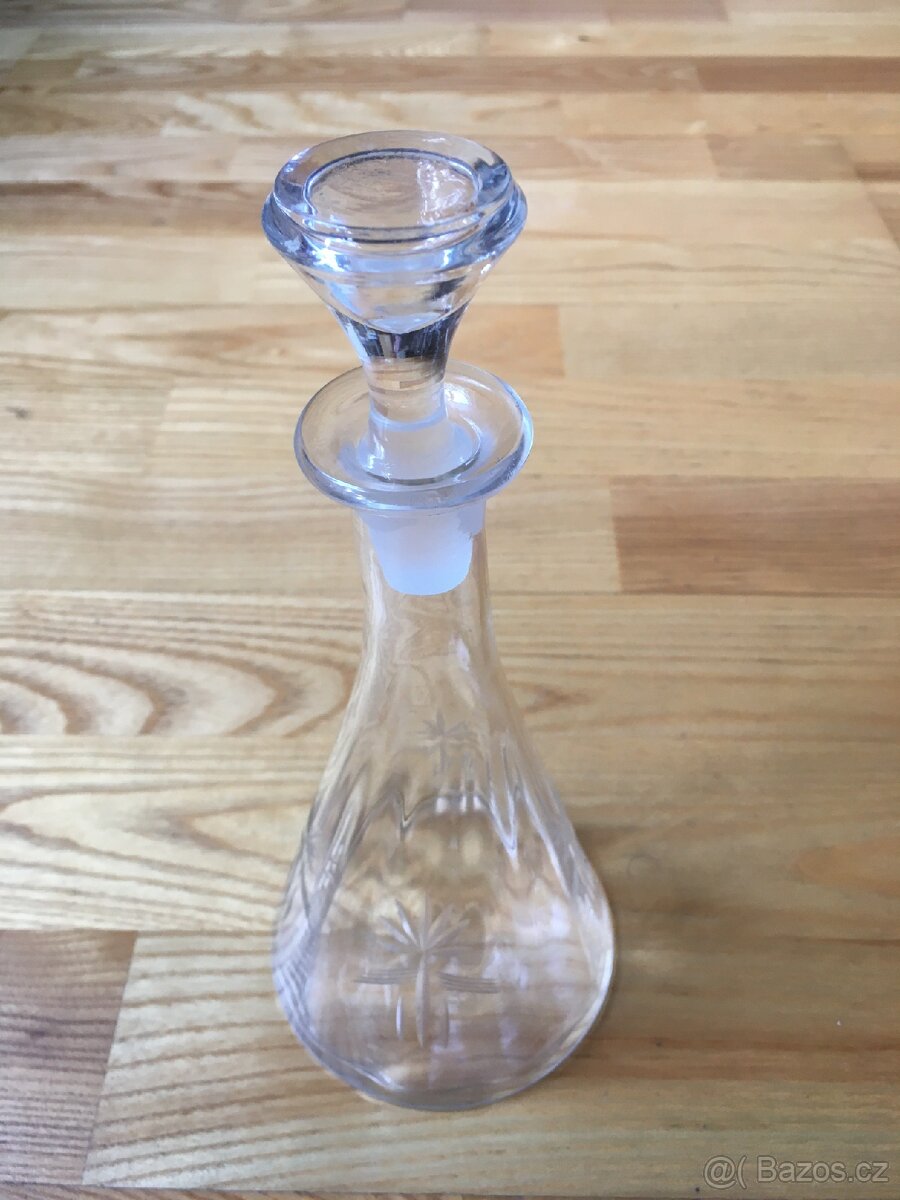 Skleněná karafa