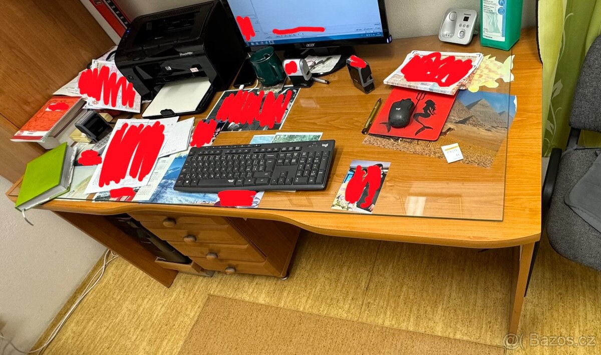 Dřevěný kancelářský stůl + zásuvkový kontejner + skleněná de