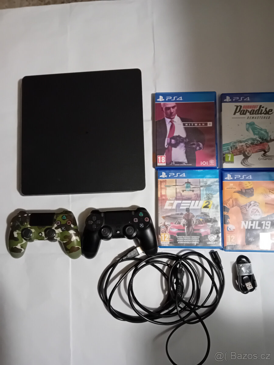 Sony Playstation 4 Slim - 2 x ovladač, 4 x hra