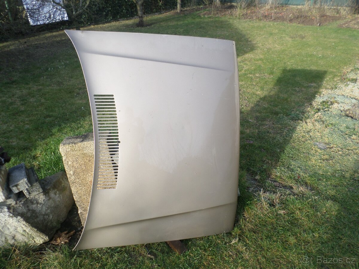 Prodám přední kapotu na Fiat UNO do r.89