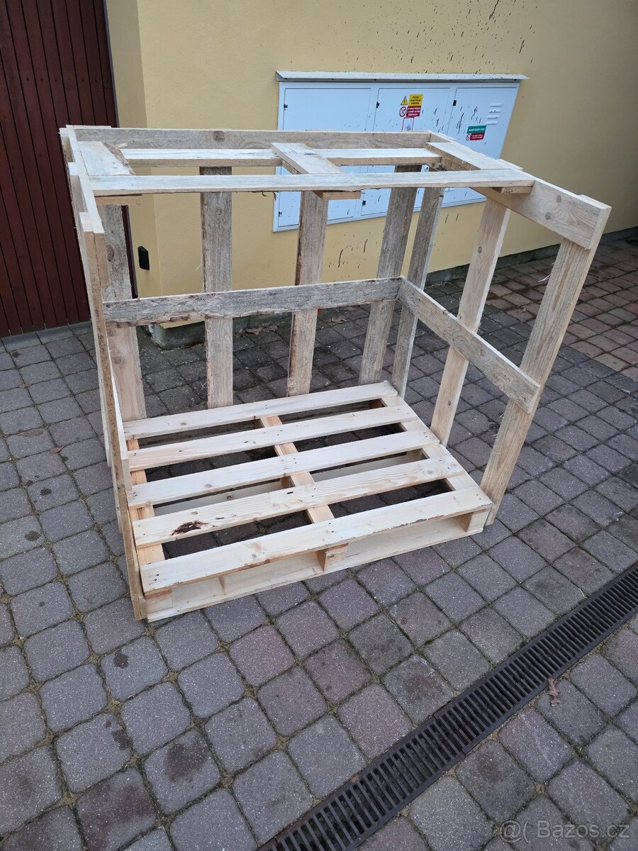 Dřevěný dřevník