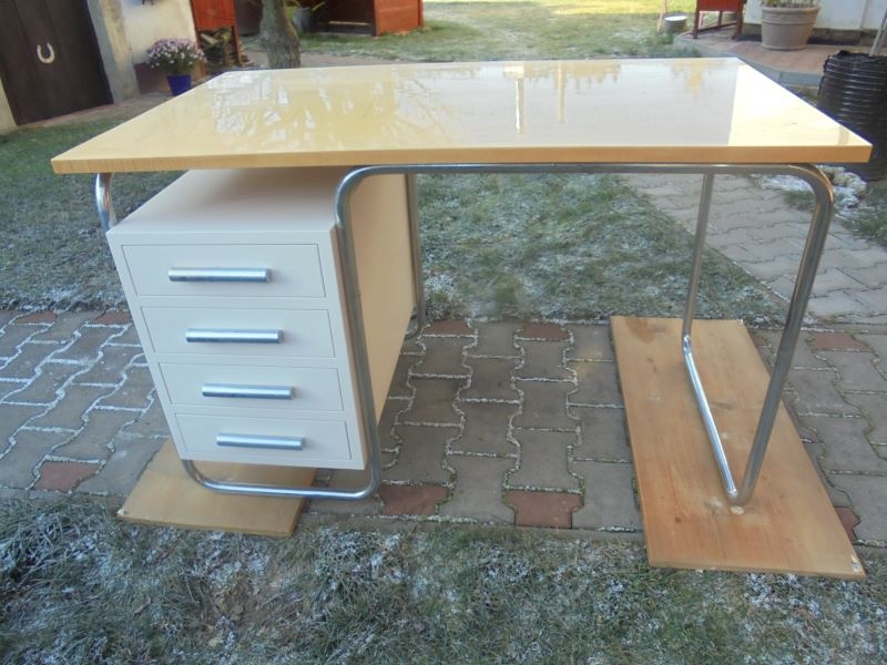 Chromovaný psací stůl Funkcionalismus